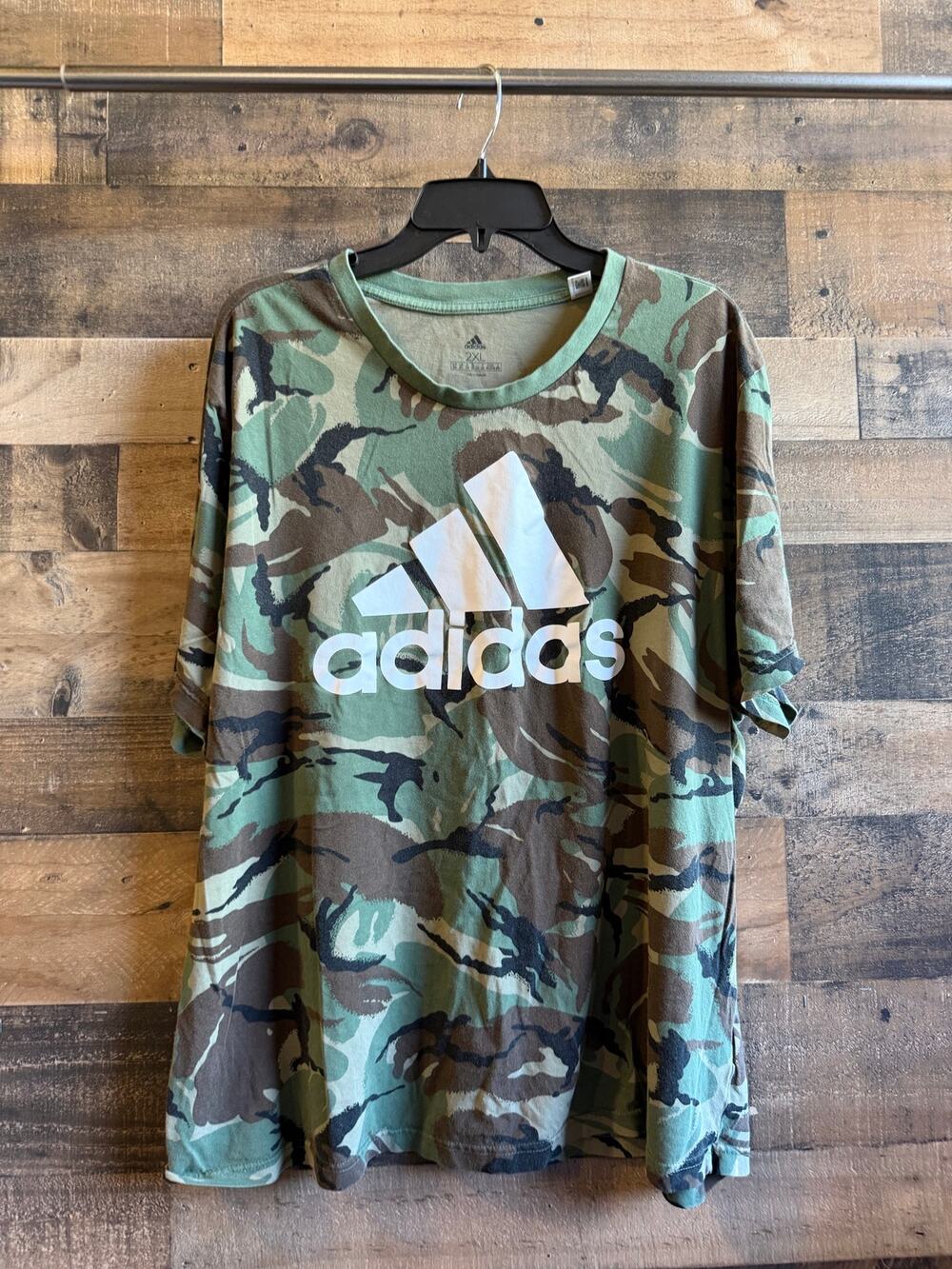 adidas Camo Graphic T-Shirt - Mens 2XL- Green Camouflage Big Badge of Sport Logo